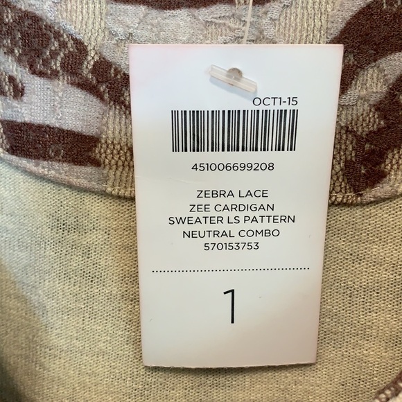 NWT Chico’s Zebra Lace Cardigan Size 1 Chicos - Picture 3 of 8